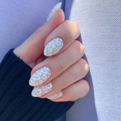 Abstract White Nails