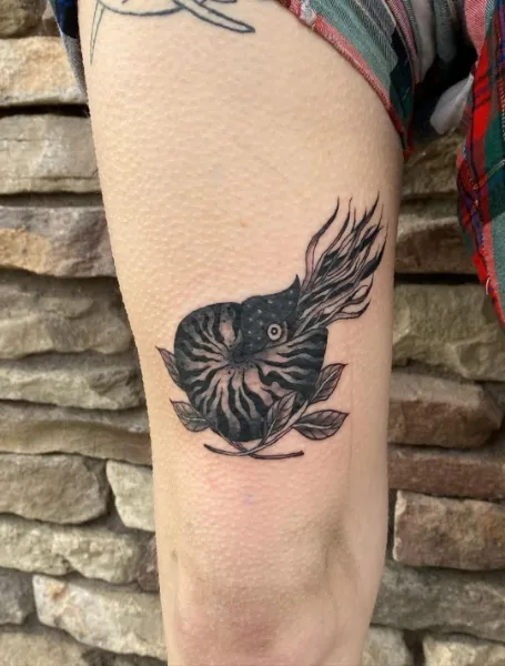 bird tattoo above the knee